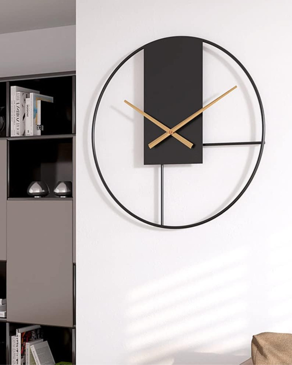 Equilibrio | Modern Wall Clock – Minimalist Design with Gold Accents 3